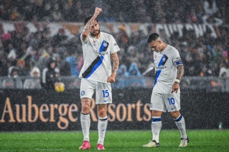 อแซร์บี จ่อถูกสอบ เหตุยกนิ้วกลาง