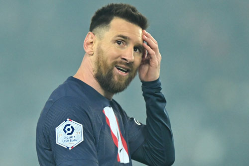 นึกว่ามีงานแต่ง! แฟนบอล ปารีสฯ โห่ เมสซี่ ไม่เลิก