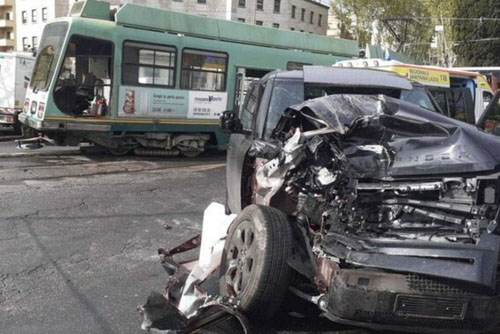 เอาใจช่วย! อิมโมบิเล่ รถชนรอลุ้นอาการ